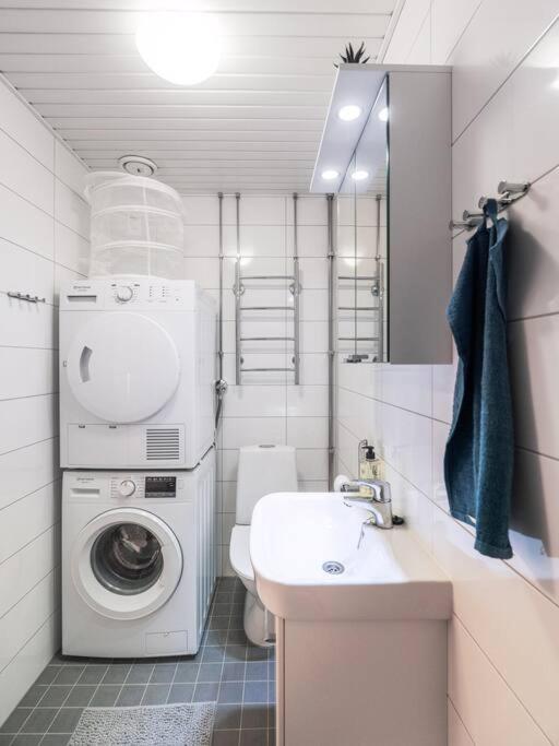Cozy Roomy Studio Flat Next To Tram Stop @ Kallio เฮลซิงกิ ภายนอก รูปภาพ