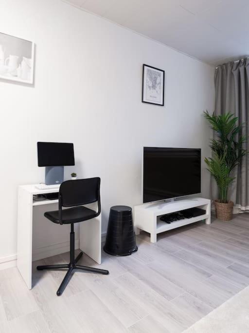 Cozy Roomy Studio Flat Next To Tram Stop @ Kallio เฮลซิงกิ ภายนอก รูปภาพ