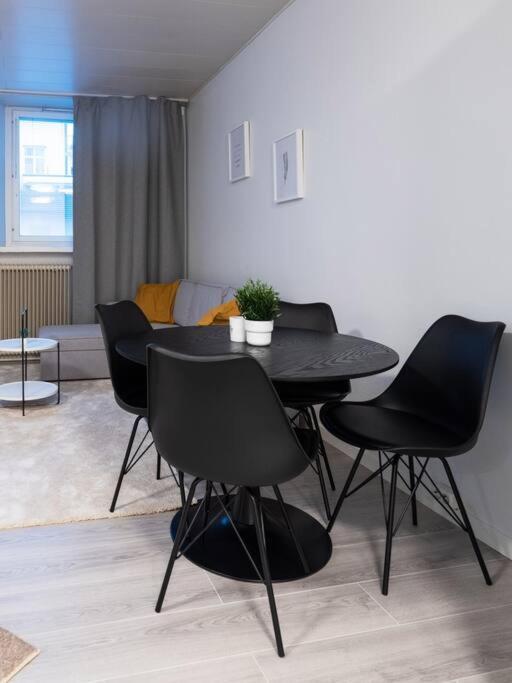 Cozy Roomy Studio Flat Next To Tram Stop @ Kallio เฮลซิงกิ ภายนอก รูปภาพ