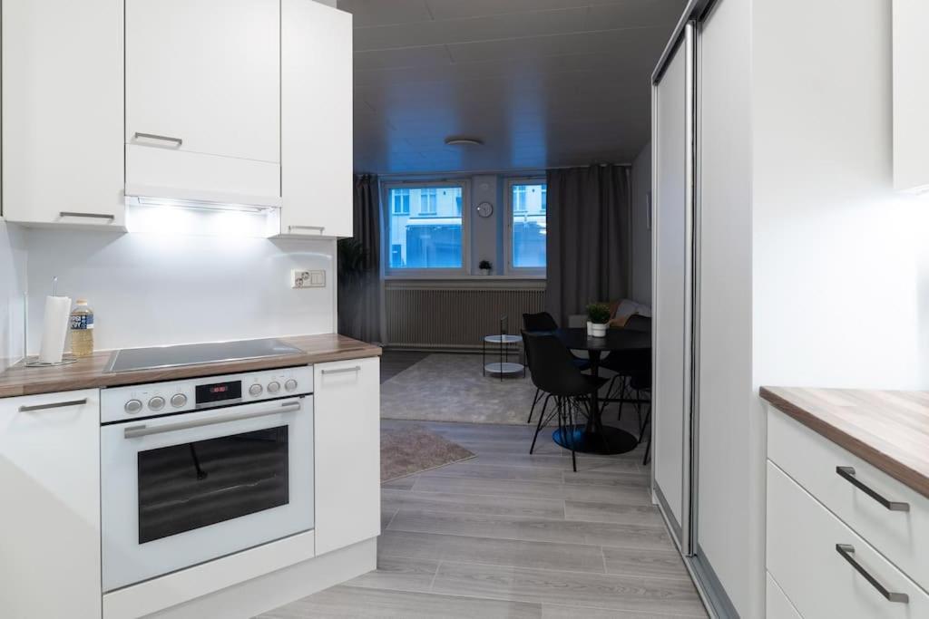 Cozy Roomy Studio Flat Next To Tram Stop @ Kallio เฮลซิงกิ ภายนอก รูปภาพ